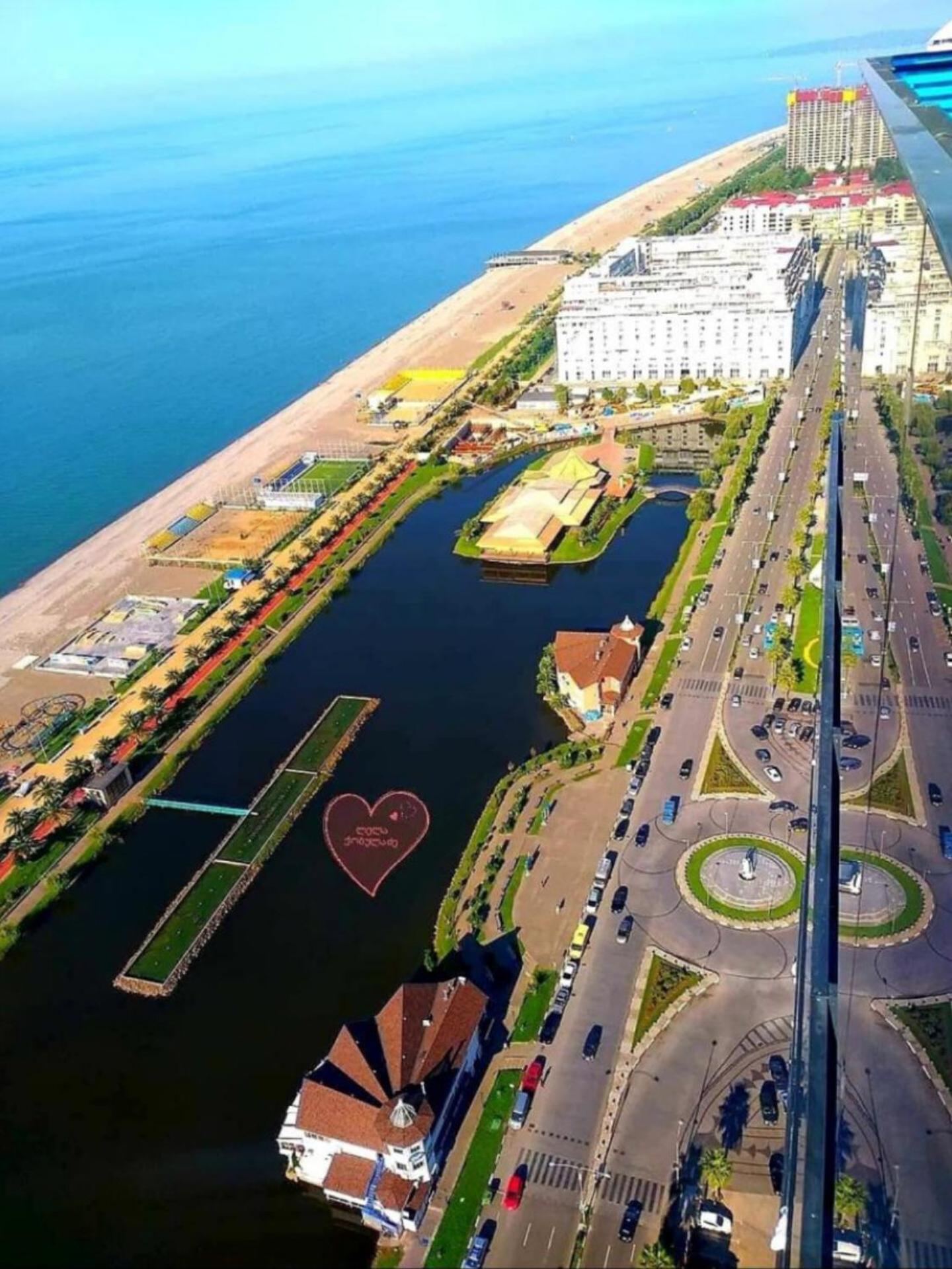 Delux Sea View Aparthotel In Orbi City Batumi Exterior foto