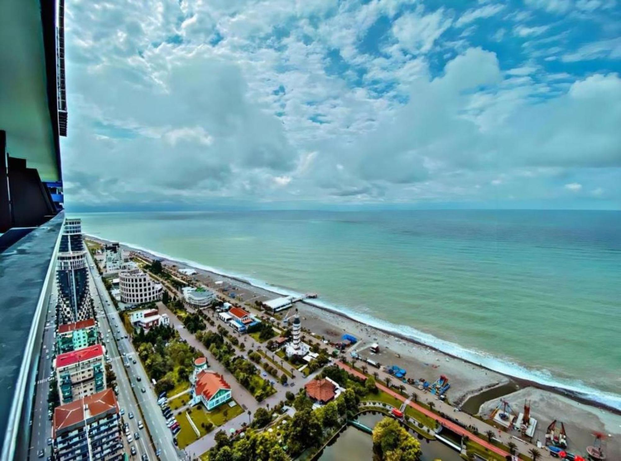 Delux Sea View Aparthotel In Orbi City Batumi Exterior foto